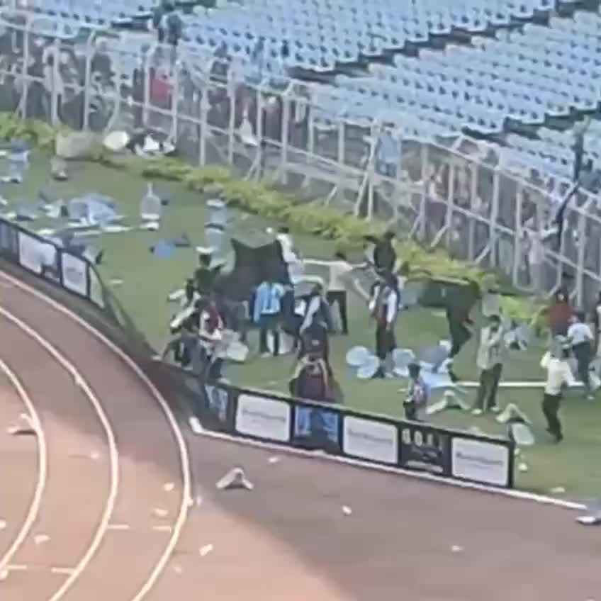 Погром на стадионе в Калькутте после визита Месси