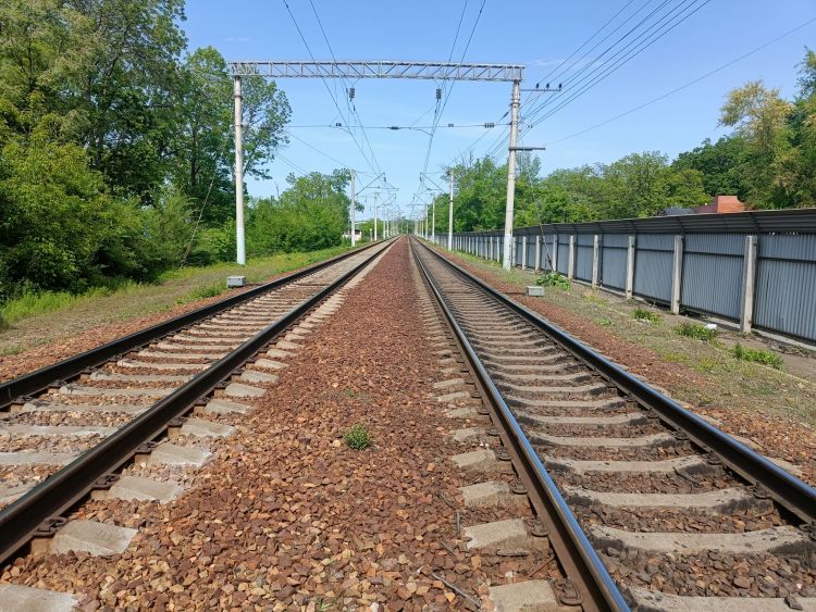 Туры по Байкало-Амурской магистрали начали продавать путешественникам В Корпорации развития Дальнего Востока и Арктики КРДВ презентовали проект «БАМ туристический». Это пакетные туры по Байкало-Амурской магистрали и расположенным вблизи нее достопримечательностям. Туристические продукты уже поступили в продажу. В КРДВ уверены, что маршруты по БАМу могут стать очень популярными среди отдыхающих: они пролегают в красивейших местах Дальнего Востока, знакомят с историей одной из крупнейших строек СССР, рассказывают о разных отраслях промышленности, космосе, природе. Продолжение
