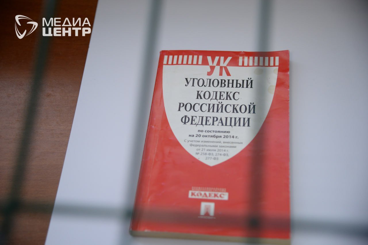 Две череповчанки приютили почти 40 иностранцев  Прокуратура Череповца утвердила обвинительный акт по уголовному делу в отношении жительницы Череповца и жительницы Череповецкого района, которые за 2023 - 2024 годы фиктивно зарегистрировали на своей жилплощади 39 иностранных граждан.  За свои услуги женщины брали с иностранцев вознаграждение от 500 до 1500 рублей. Теперь им грозит наказание вплоть до лишения свободы на срок до пяти лет.