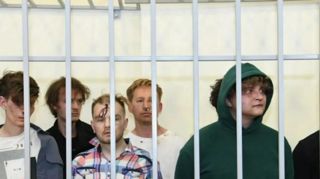 В Азербайджане осудили еще двух задержанных россиян Суд в Азербайджане приговорил россиян Игоря Заболотских и Ильнура Валитова к трем годам лишения свободы по делу о кибермошенничестве Их задержали летом 2025 года на фоне обострения отношений между Москвой и Баку   Прислать новость