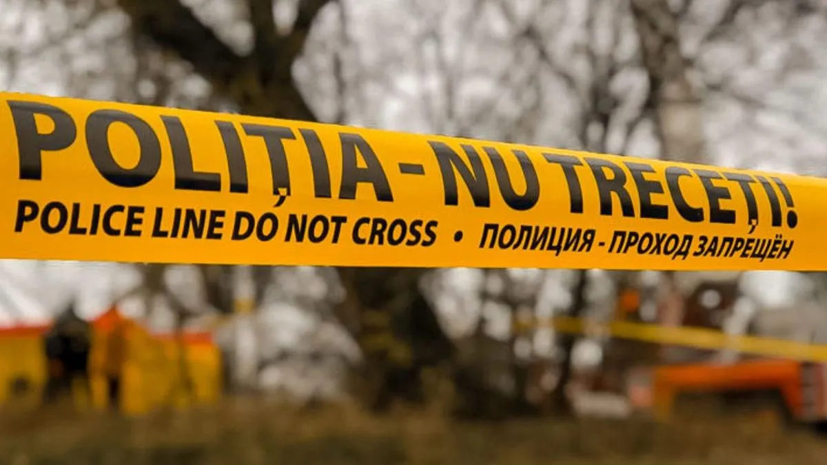 Трагедия в воинской части Кагула после выстрела погиб 16 летний подросток Трагический инцидент произошёл на территории воинской части в Кагуле По предварительным данным полиции 20 летний контрактник неосторожно обращался с пистолетом Glock в присутствии нескольких человек включая несовершеннолетнего посетителя   В результате выстрела был ранен 18 летний солдат срочной службы Его доставили в больницу угрозы жизни нет 16 летний подросток после произошедшего потерял сознание Несмотря на попытки врачей провести реанимацию он скончался в больнице Предварительная причина смерти остановка сердца на фоне сильного шока Подпишись на primulinmd
