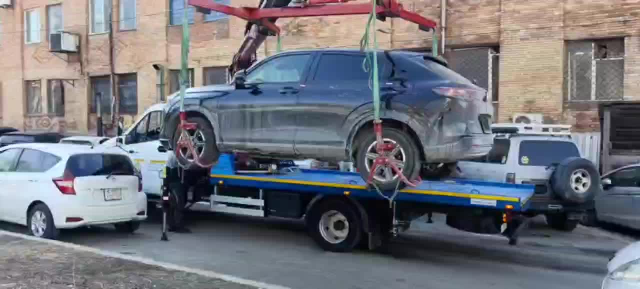 Владивосток: Эвакуация автомобилей нарушителей ПДД продолжается
