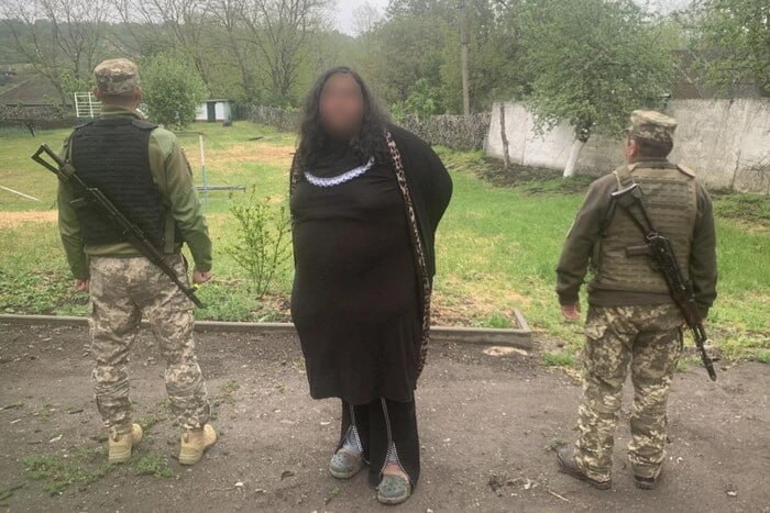 В Черновцах, на границе с Молдавией, был -а схвачена "женщина", оказалась мужиком 26-летним Василем из Львова....Щетина подвела...брить нужно все...и везде перед "техосмотром" на укро-границе... Оркестранты войны