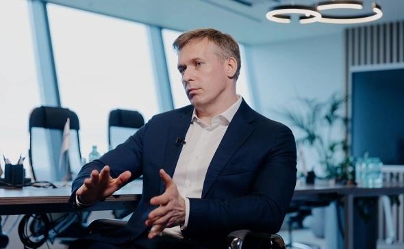 «Почта России» сможет восстановить финансовое состояние и приступить к достижению целей ее стратегии в 2026 году, если в середине этого года удастся принять пакет регуляторных мер, который сейчас находится в правительстве Ранее планировалось реализовать инициативы в первом квартале текущего года, успешная реализация которых могла бы позволить компании выйти в прибыль уже в 2025 году, рассказал в интервью глава «Почты» Михаил Волков По его словам, сейчас компания находится в ожидании этих мер Подписаться