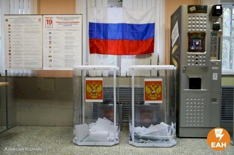 Избирательные участки в Челябинской области возьмут под видеонаблюдение В дни голосования 12, 13 и 14 сентября в штабе общественного наблюдения можно будет видеть кадры с 312 камер в режиме онлайн. С остальных участков трансляции не будет, оборудование станет лишь вести видеозапись. Глава избиркома Евгений Голицын пообещал, что на каждом участке камеры выставят так, чтобы в их поле зрения попадали все этапы избирательного процесса.
