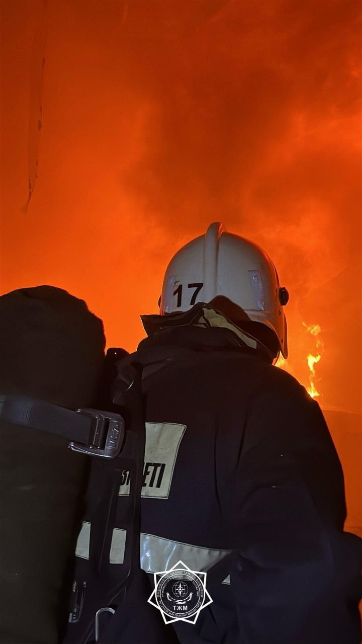 Склад горит в Алматы: в ДЧС города поделились фото и видео с места событий    /CentralMediaNews