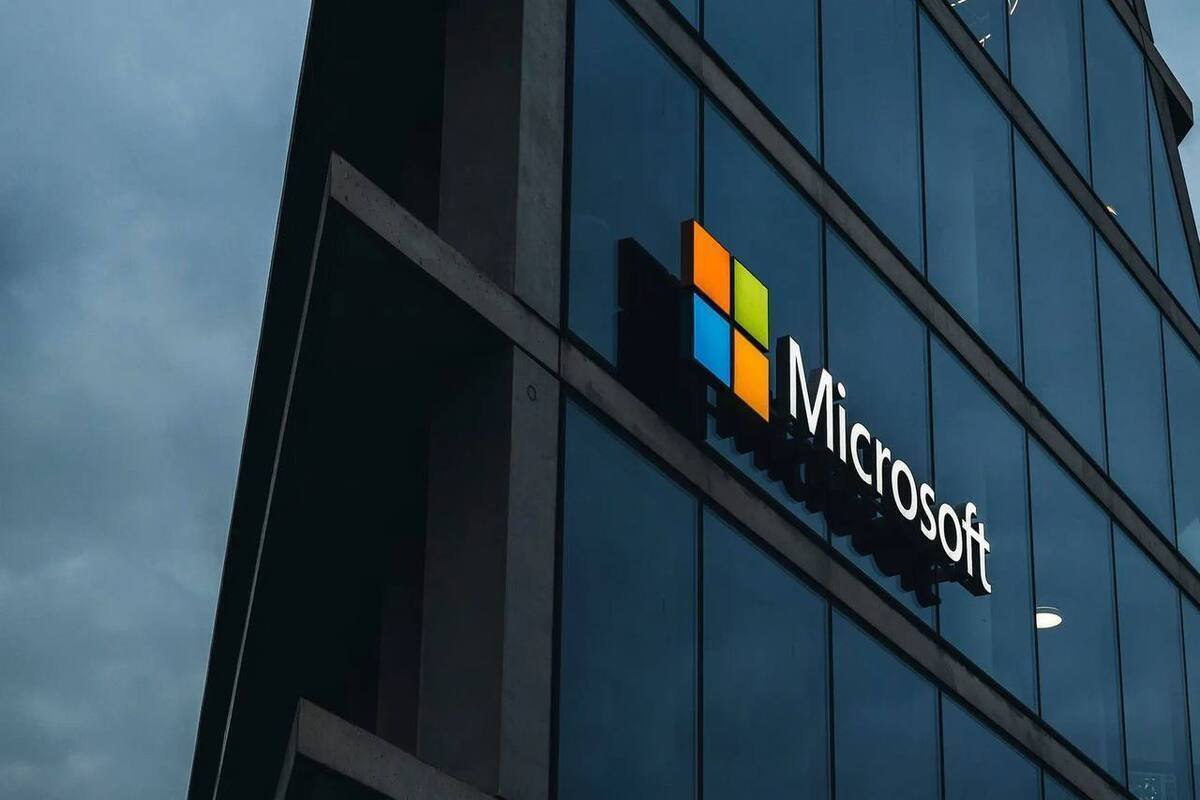 Microsoft отчиталась за квартал и весь финансовый 2025 год. Квартальная выручка составила $76,4 млрд +18% год к году , годовая — $281,72 млрд +15% . Чистая прибыль за квартал — $27,2 млрд +24% , за год — $101,8 млрд +16% vc.ru/money/2131287