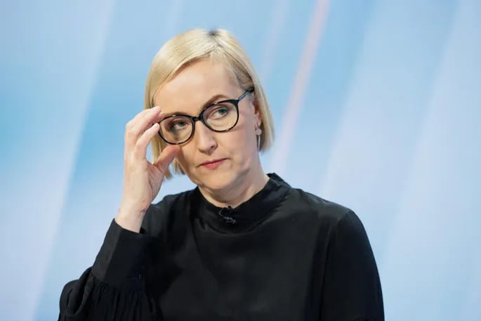  Министр образования Эстонии не смогла ответить, сколько будет 8 умножить на 4 "Я не знаю", - честно призналась Кристина Каллас. А потом добавила: "И вообще, образование это же не только математические формулы".