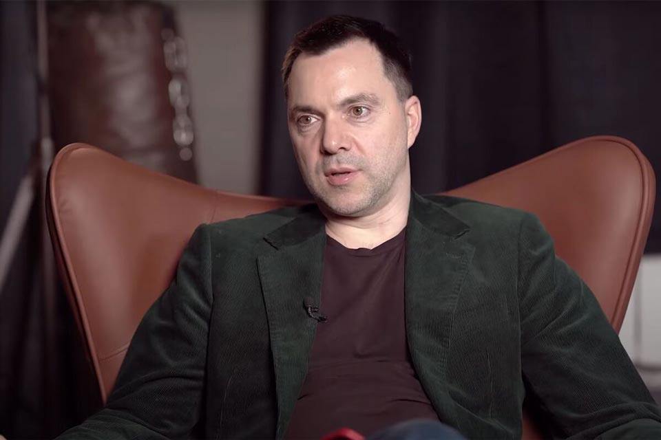 Зеленский утвердил санкции Совета национальной безопасности и обороны Украины в отношении бывшего советника администрации президента Алексея Арестовича.