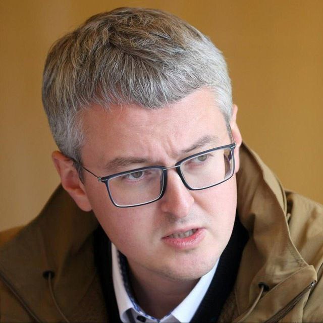 Во вторник на Камчатке служебные автомобили перейдут в режим работы бесплатного такси для горожан из за циклона нарушившего автобусное сообщение Принял решение что 30 декабря служебный автопарк правительства Камчатского края и администрации краевого центра перейдет в режим работы бесплатного такси для горожан Ситуация с общественным транспортом остается сложной сообщил губернатор Камчатского края Владимир Солодов в своем Telegram канале Он уточнил что автомобили будут курсировать по красной линии и маршрутам где автобусное сообщение пока не восстановили в микрорайонах Авача Долиновка Радыгино Кирпичики и Сероглазка Автомобили будут работать в самые загруженные часы с 07 00 до 10 00 с 22 00 до 01 00 мск и с 16 00 до 20 00 с 07 00 до 11 00 мск Подписаться на PRO transport