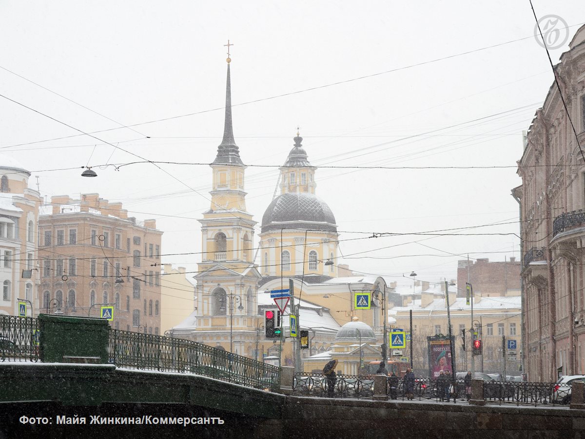 В МЧС жителей Петербурга предупредили о сильном снеге и гололедице  В Петербурге 2 февраля ожидается заметное ухудшение погодных условий. Об этом предупредили в региональном управлении МЧС.  По данным ФГБУ «Северо-Западное УГМС», в этот день в городе будет идти снег, местами сильный. Сложная обстановка на дорогах, помимо осадков, также будет обусловлена гололедицей.