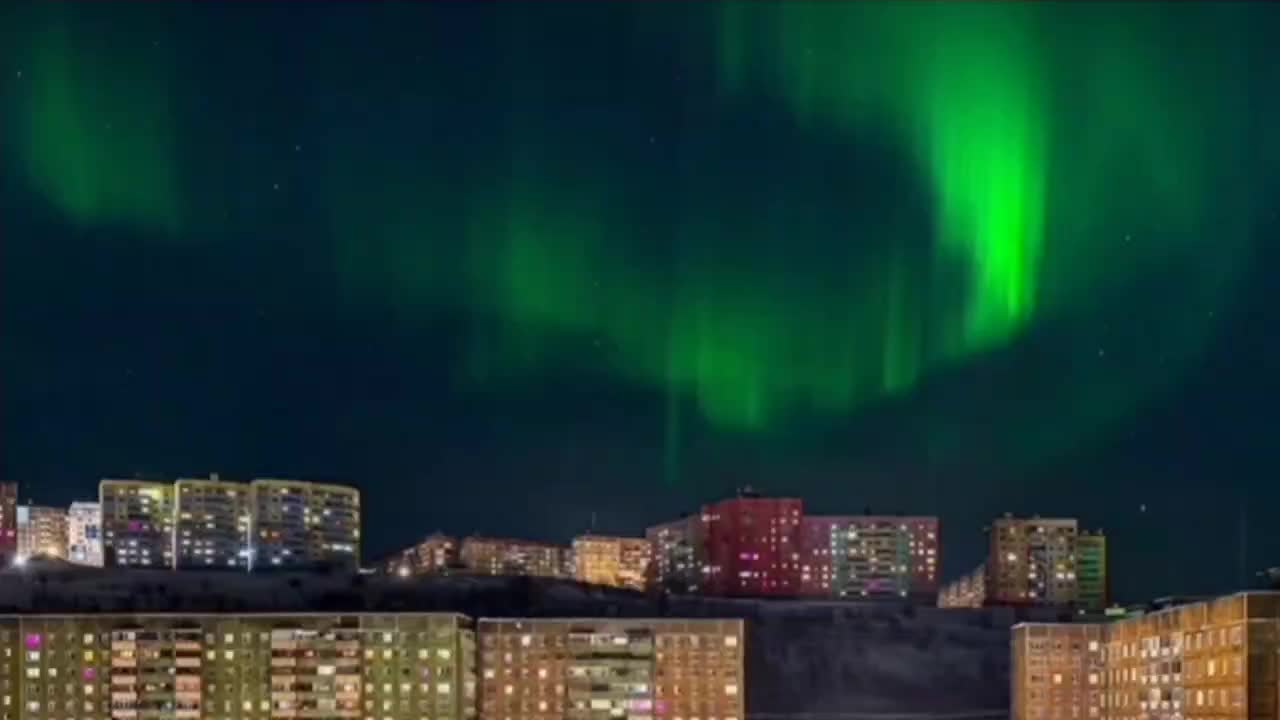 Полярное сияние над Талнахом и начало самой длинной полярной ночи в России