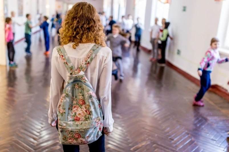 В Госдуме предложили отправлять родителей на 5 дней в отпуск в награду за детей отличников По словам депутата Свищева среди таких достижений могут быть получение золотой медали или победа на всероссийской олимпиаде Подготовленный законопроект предлагается внести изменения в Трудовой кодекс jkinvest news jkinvest