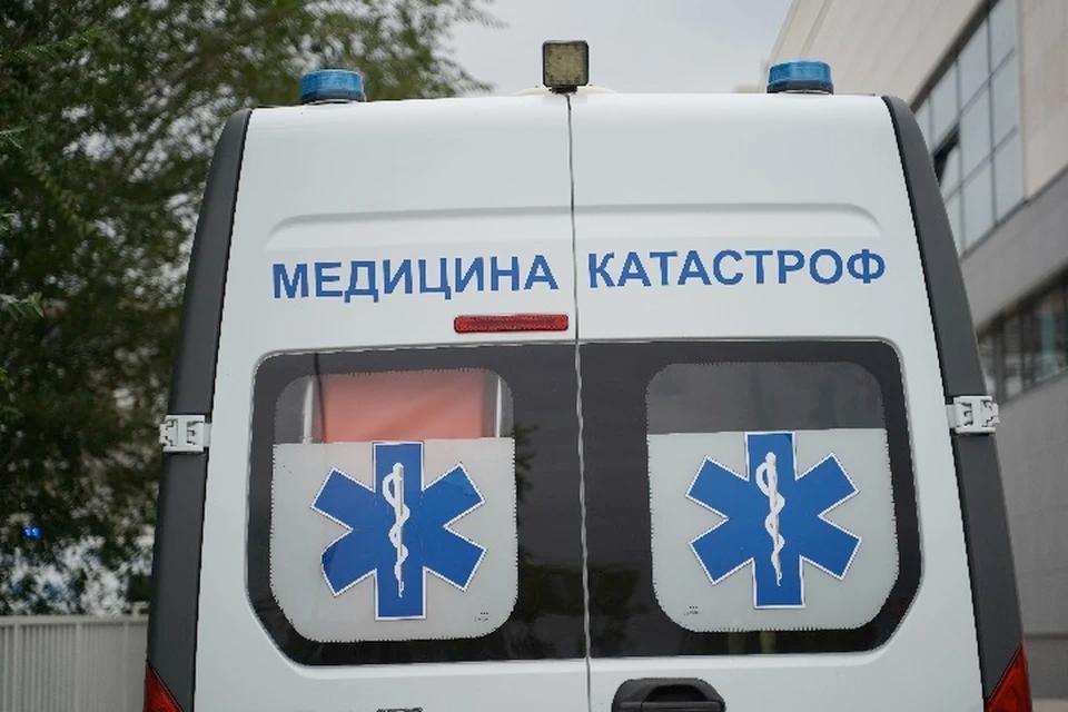 В Мелитопольском округе в ДТП пострадал подросток В Мелитопольском округе Запорожской области произошло ДТП. Авария с участием мопеда Alphа случилась в селе Новобогдановка. В результате пострадал 17-летний подросток, который и был за рулем мопеда, сообщает Госавтоинспекция Запорожской области. "По факту управления несовершеннолетним транспортным средством был составлен административный материал по части 1 стать 12.7 КоАП РФ, также на собственника мопеда составлен административный материал по части 3 статьи 12.7 КоАП РФ за передачу управления транспортным средством лицу, заведомо не имеющему права управления", - рассказали в ведомстве. Авария произошла из-за того, что подросток не смог справиться с управлением и мопед перевернулся. Парень пострадал и обратился в больницу с травмами. Там ему оказали всю необходимую помощь.