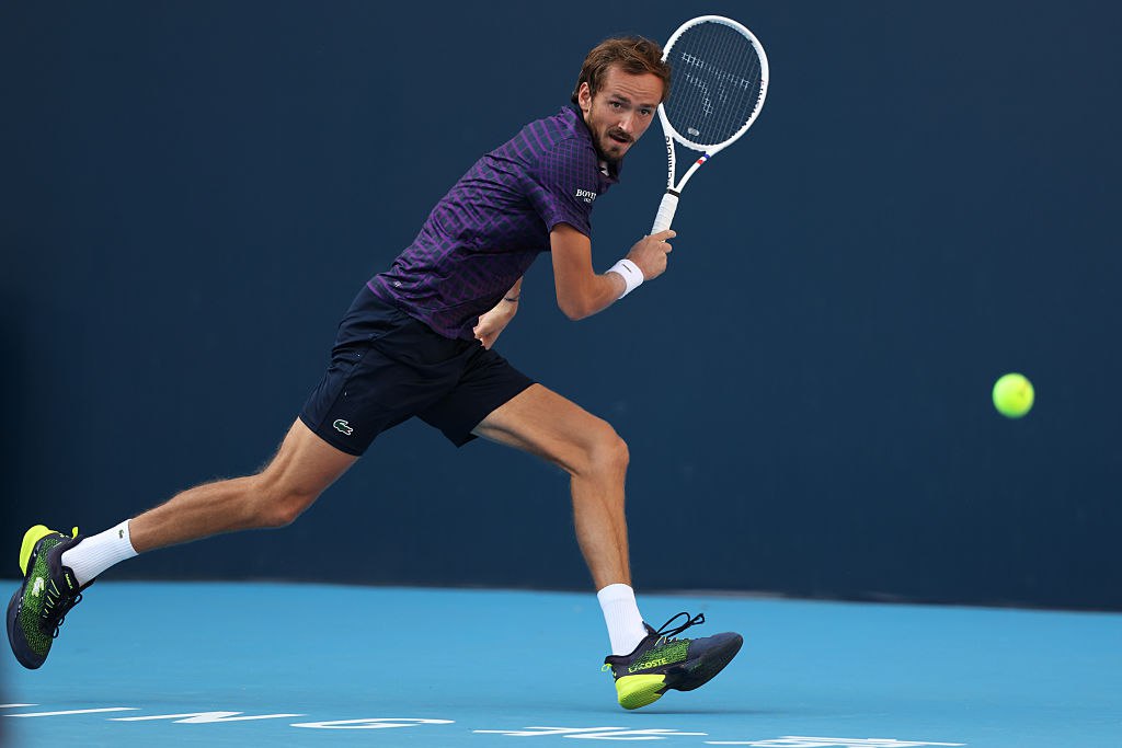 Медведев вышел в четвертьфинал турнира ATP 500 в Пекине Соперником стал Алехандро Давидович Фокина которого Даниил обыграл со счётом 6 3 6 3 Дальше его будет ждать победитель пары Корентен Муте Франция Александр Зверев Германия news matchtv Fred Lee Getty Images