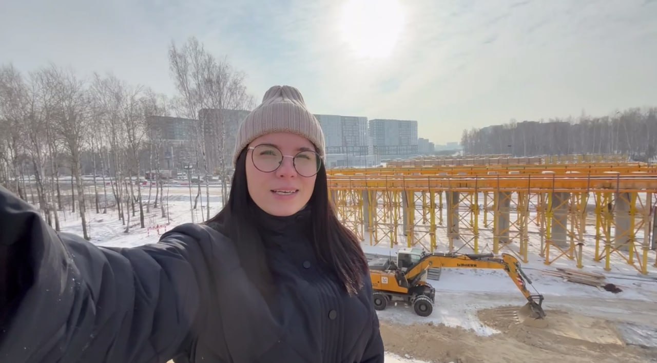 Бывший пиарщик тюменского стройблока Кальченко стала пресс-секретарем врио главы Оренбуржья. С бывшим премьером ДНР Солнцевым, которому Путин предложил возглавить Оренбургскую область, Кальченко работает уже неделю – знакомится с регионом. Из Главного управления строительства Тюменской области она уволилась в начале месяца - на должности она пробыла всего полгода, прежде работала журналистом на тюменском телеканале.    ТГ / Главное управление строительства Тюменской области  Главный политический канал Урала