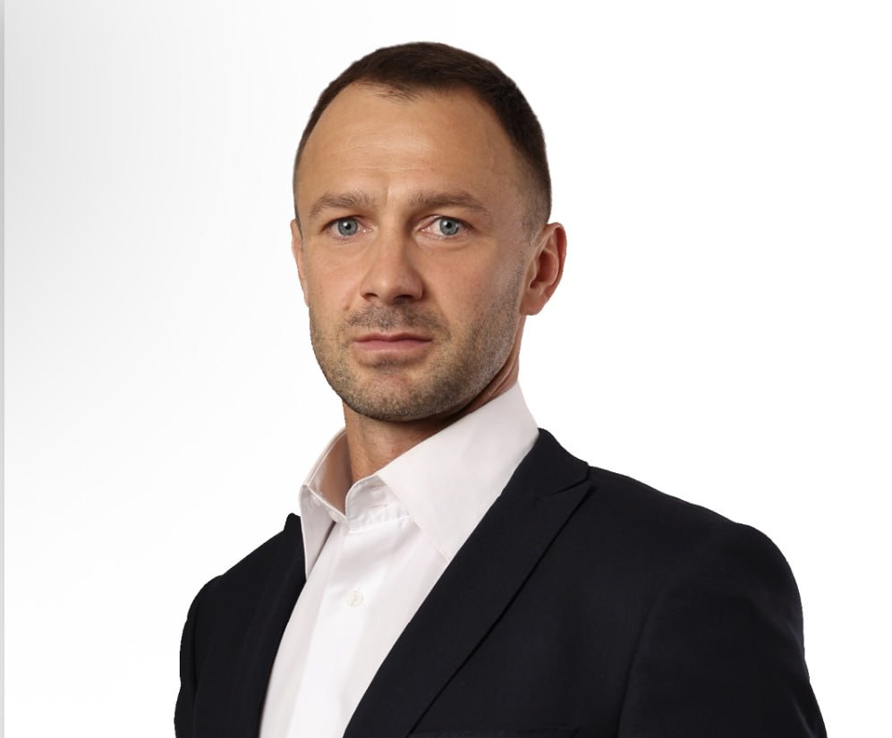 Экс игрок сборной России по футболу Дмитрий Сычев уходит с поста президента Иртыша Он занимал эту должность с начала 2024 года Осенью 2025 го по итогам первой части первенства в группе Серебро Второй лиги Иртыш занял четвертое место Это позволило сибирскому клубу выйти в группу Золото Ее участники во второй части чемпионата в 2026 году разыграют путевки в Первую лигу ФК Иртыш  Подписывайтесь на Ъ Сибирь