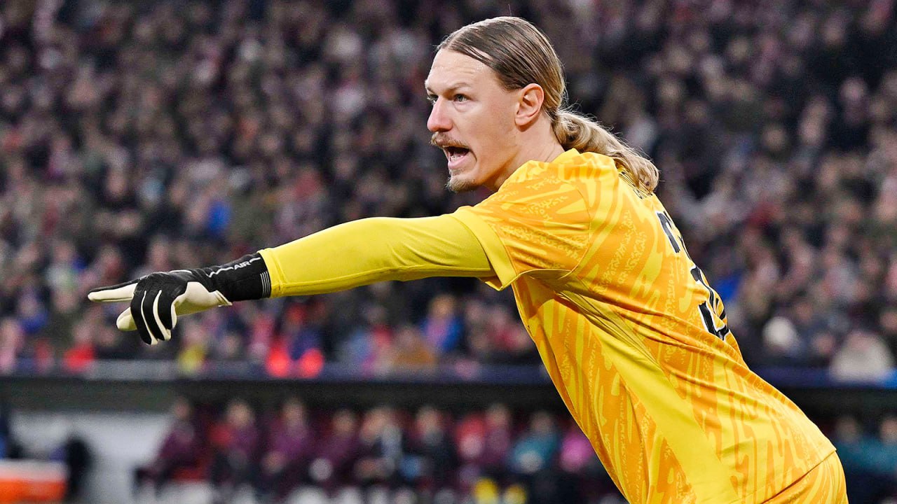 Матвей Сафонов попал в заявку ПСЖ на матч с Ренном в Лиге 1 Люка Шевалье нет Голкипер сборной России может впервые сыграть за парижан в нынешнем сезоне в связи с травмой основного вратаря команды Помимо Шевалье в заявке ПСЖ также отсутствует украинский защитник Илья Забарный Матч состоится сегодня и начнется в 23 05 мск