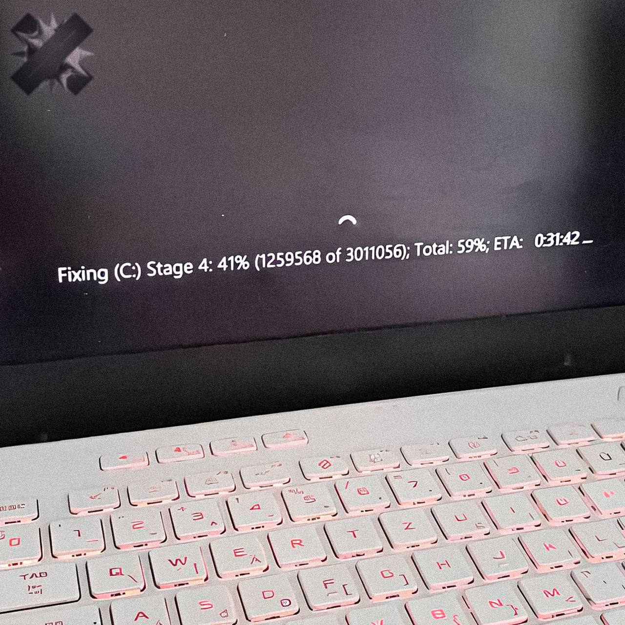 Не обновляйте Windows 11 если вам дороги данные Пользователи массово жалуются что последнее обновление системы может убивать SSD диск превращается в RAW раздел пропадает доступ к данным а чаще всего это происходит если накопитель заполнен больше чем на 60 Восстановить всё обратно практически нереально помогает только откат обновления понял а не буду рисковать я уже познал обнову пох вообще нет ПК НМШ