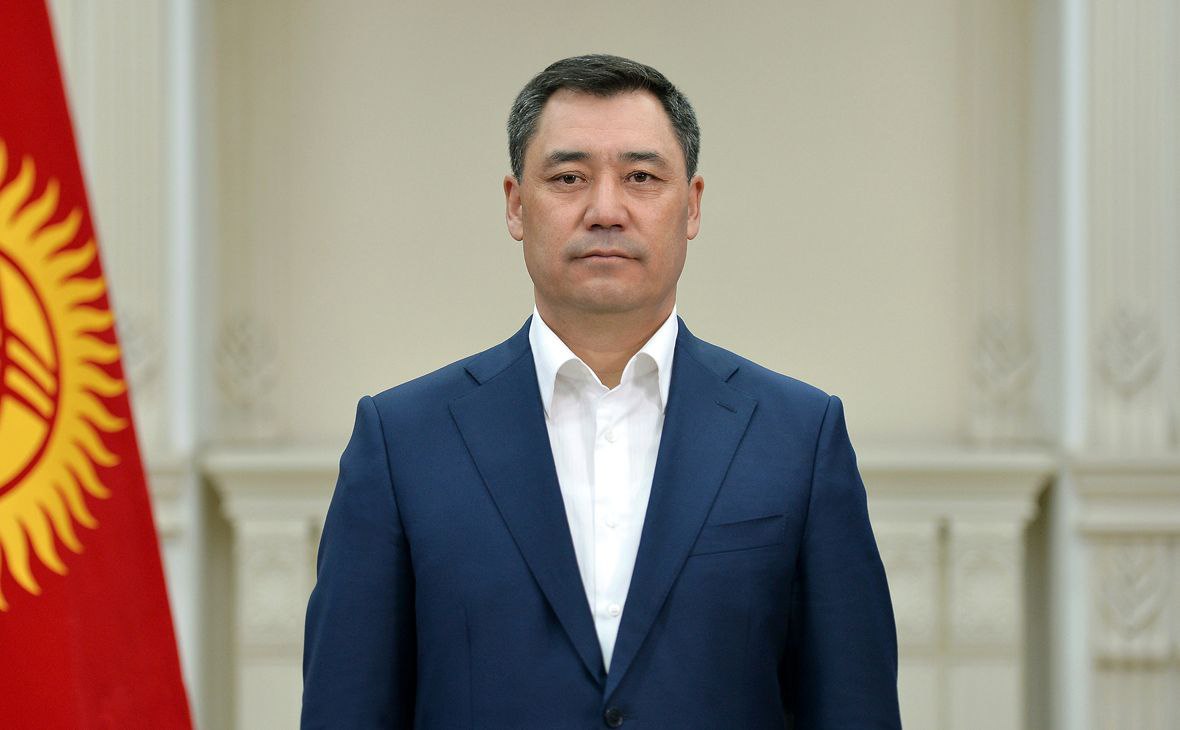 Жапаров предложил вернуть смертную казнь в Кыргызстане Президент Кыргызстана Садыр Жапаров выступил с предложением о возвращении в стране смертной казни Данную информацию официально подтвердил пресс секретарь главы государства Аскат Алагозов Президент поручил руководителю управления правового обеспечения администрации Мурату Укушеву подготовить соответствующие поправки в законодательство Эти изменения предусматривают максимальное ужесточение уголовной ответственности за тяжкие преступления совершаемые против детей и женщин В частности речь идет о введении нормы о смертной казни за изнасилование детей а также за изнасилование с убийством женщин заявил пресс секретарь Caucasian bureau