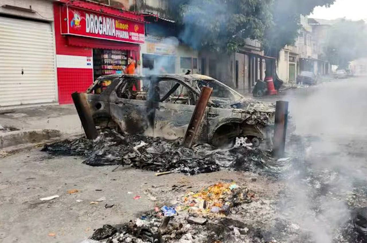 В крупнейшей в истории штата операции в фавелах Алеман и Пенья в Рио де Жанейро 28 октября погибли 64 человека По данным сил безопасности среди жертв 60 преступников и 4 полицейских включая двух сотрудников элитного подразделения BOPE vesti az