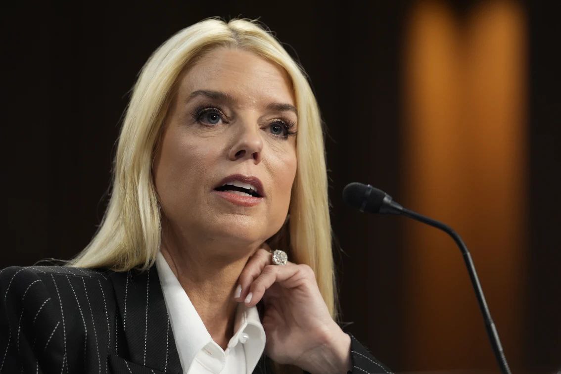 Как и ожидалось, Сенат утвердил Pam Bondi на должность генерального прокурора/главы Министерства юстиции.   Голосование прошло почти по партийной линии: кроме республиканцев только один демократ - сенатор от Пенсильвании John Fetterman - проголосовал за. Итого, 54-46.