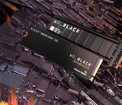 Sandisk значительно повысила цены на SSD WD Black SN8100 теперь стоит более 2500 долларов Компания Sandisk ранее находившаяся в составе Western Digital значительно повысила цены на твердотельные накопители в своем официальном интернет магазине Причина все та же дефицит чипов памяти DRAM и NAND вызванный бумом технологий ИИ Как отмечает издание Tom s Hardware некоторые SSD в настоящий момент стоят в два или даже три раза дороже рекомендованной цены