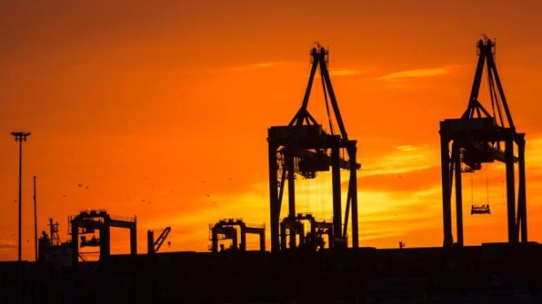 Нефтяные компании активизировали геологоразведку Крупные нефтяные компании активизируют геологоразведочные работы – в связи с замедлившимся переходом к «зеленой» экономике спрос на ископаемое топливо останется высокими на протяжении нескольких ближайших десятилетий. Об этом пишет Financial Times. #нефть #новости_энергетики #геологоразведка
