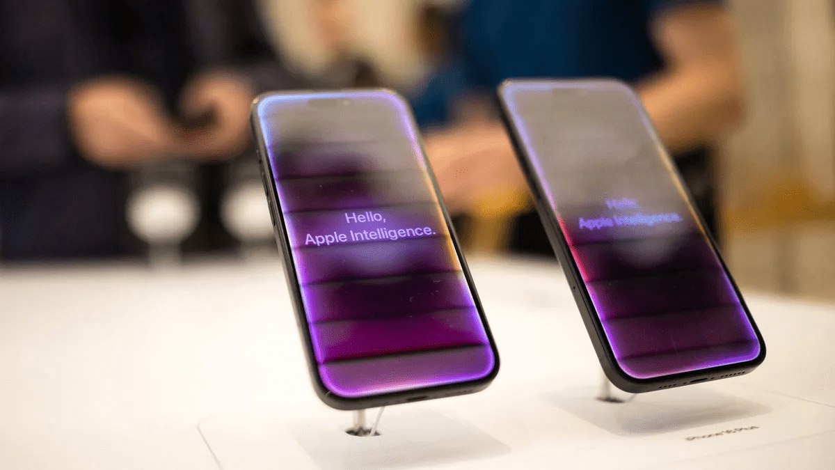 Из Apple уйдёт старший директор по ИИ Робби Уокер пишет обозреватель Bloomberg Марк Гурман Он отвечал за Siri и работал над новым поисковым сервисом Причины ухода Уокера неизвестныа но они могут быть связаны с задержками внедрения ИИ в продукты компании vc ru apple 2213265