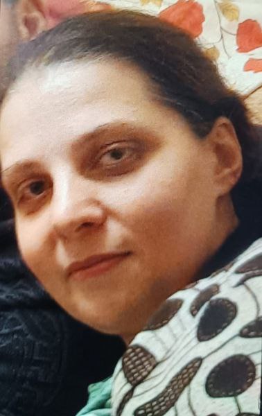 Внимание Розыск В МВД по РСО Алания объявлена в розыск жительница Владикавказа Америдзе Элина Гурамовна 1986 года рождения которая 24 марта примерно в 13 30 ушла из дома по адресу Железнодорожный переулок 5 и не вернулась На связь с родственниками до сих пор не выходит о её местонахождении ничего неизвестно Была одета велюровые синие штаны разноцветная кофта розовые тапочки Приметы кромает на одну ногу заикается картавит Цвет волос темные до плеч Всех кто обладает какой либо информацией о местонахожденни без вести пропавшей просим сообщать по телефонам 8 8672 59 67 00 02 102 с мобильного либо по номеру уполномоченного сотрудника 7 918 837 62 49