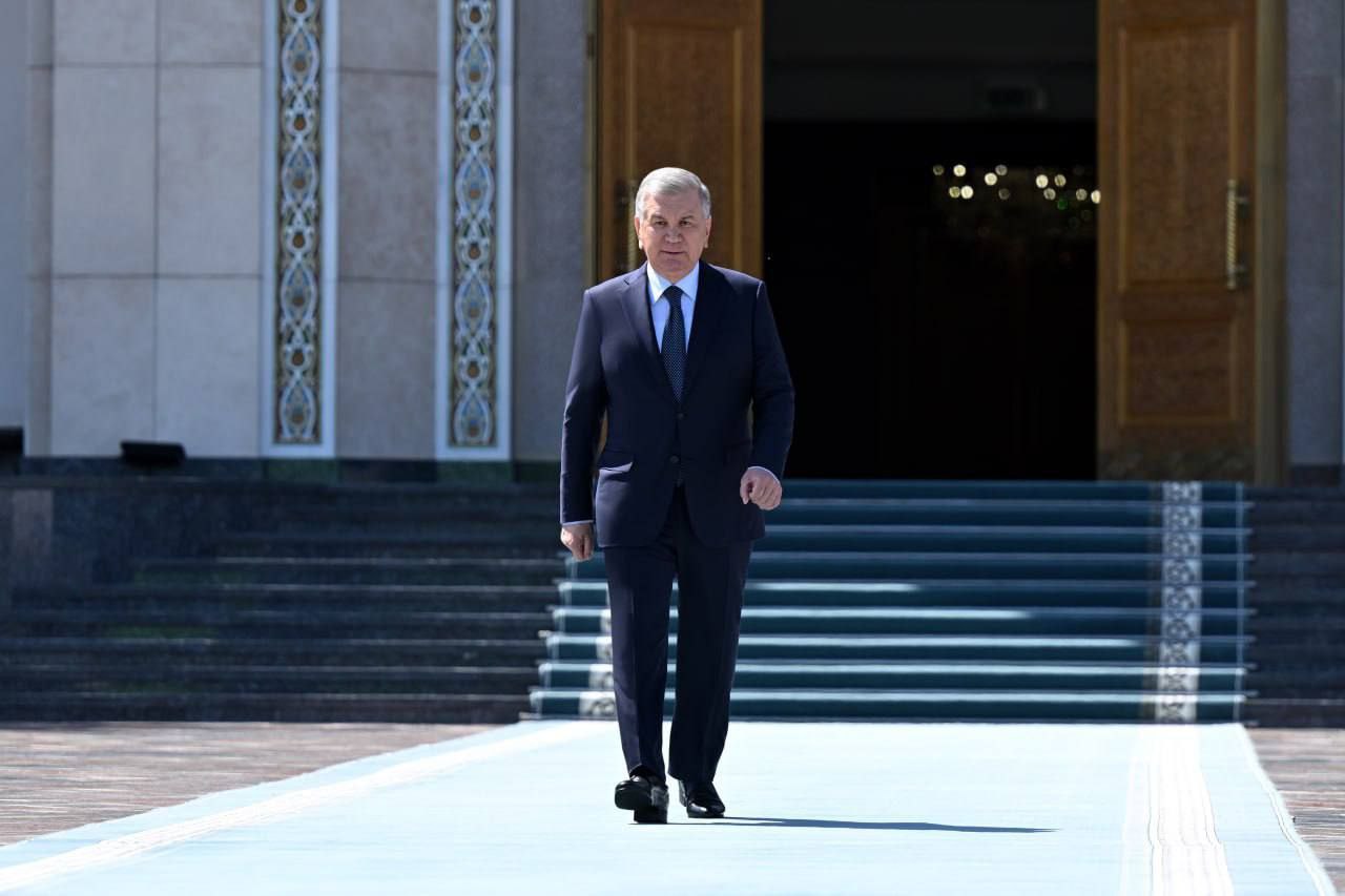 Шавкат Мирзиёев отбыл в Венгрию Лидер Узбекистана проведет переговоры на высшем уровне и встретится с руководителями венгерских компаний, а также примет участие в неформальном саммите Организации тюркских государств.