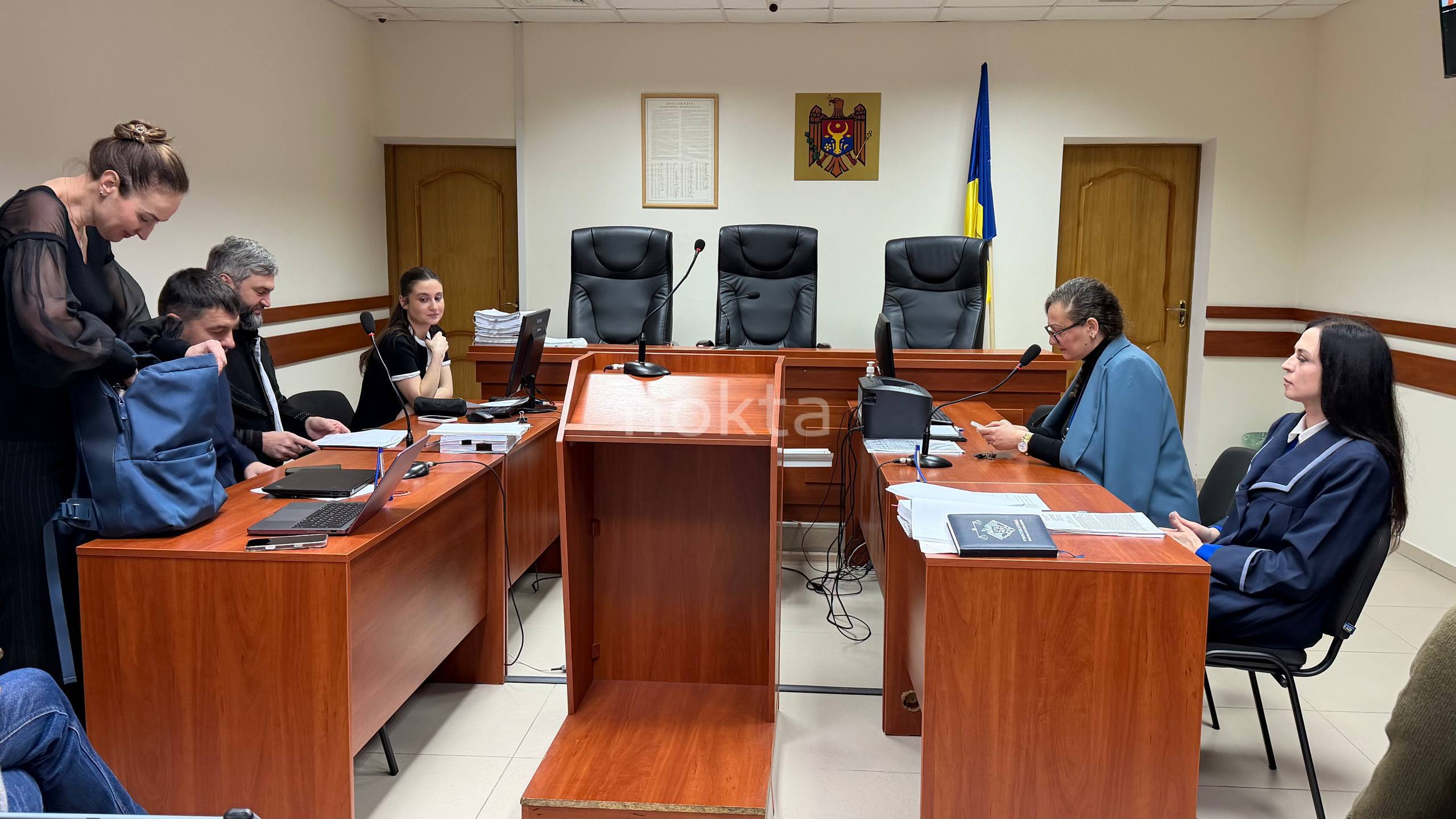 В Апелляционной палате сегодня прошло заседание по делу Евгении Гуцул Коллегия судей отклонила требования защиты о повторном изучении доказательств указав что материалы уже были рассмотрены судом первой инстанции Суд объявил перерыв на месяц до 26 февраля