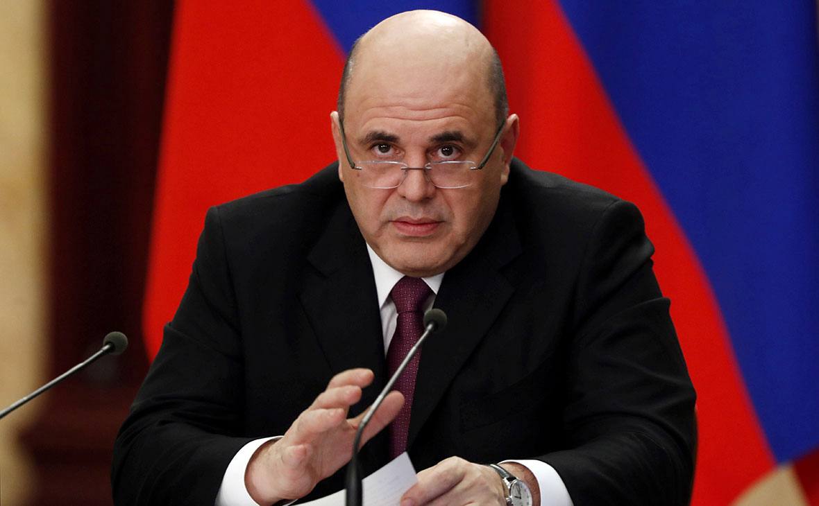 Калмыкии спишут долг по бюджетным кредитам Правительство спишет задолженность по бюджетным кредитам еще восьми регионам на общую сумму 47,37 млрд рублей, сообщил на заседании премьер-министр Михаил Мишустин. «Сегодня еще для восьми регионов спишем такие займы в объеме свыше 47,37 млрд рублей. Перечислю, это республики Калмыкия, Карелия, а также Воронежская, Кировская, Кемеровская, Московская, Смоленская и Тверская области. Ими ранее направлялись средства на реализацию национальных проектов по совершенствованию жилищно-коммунального хозяйства, переселения граждан из аварийного жилья, поддержку промышленности и другие цели. Такое решение по долгам должно благоприятно отразиться на бюджетной системе этих территорий, на динамике их развития, что будет способствовать выполнению многих задач, включая и социальные вопросы», — сказал он. В феврале были приняты новые правила списания бюджетной задолженности регионов, предполагающие возможность списать 2/3 такого долга, если высвобождаемые ресурсы пойдут на инвестиции или на инфраструктурные проекты.