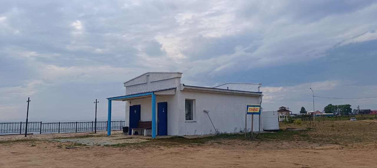 В Бурятии открыли туалет для индивидуальных и групповых посещений В поселке Турка Прибайкальского района Бурятии появился новый благоустроенный туалет. Он расположен рядом с маяком на территории туристического комплекса «Байкальская гавань». Как сообщается в одноименном телеграм-канале, заведение готово принимать посетителей — как поодиночке, так и целыми группами. Ранее в этом же месте открылся павильон с авторскими сувенирами. MK