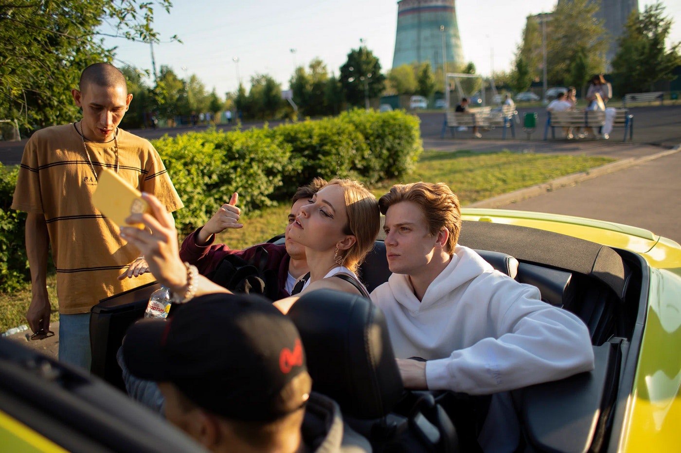 Подростки и молодые люди в России сегодня хорошо ориентируются в финансовых терминах знают что такое банковские карты кредиты проценты и онлайн платежи Однако как выяснили ученые НИУ ВШЭ реальные навыки обращения с деньгами у большинства из них пока развиты слабо