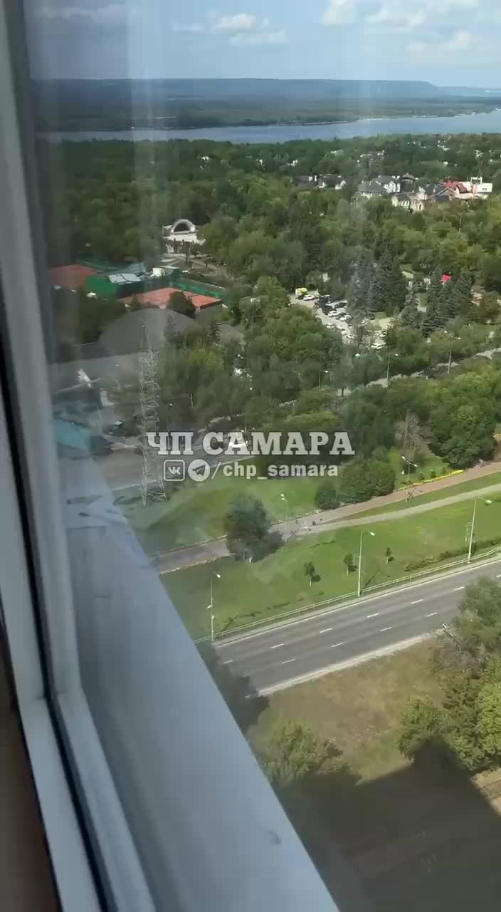В Самаре свадебный кортеж перекрыл движение для танцев на улице Ново-Садовой