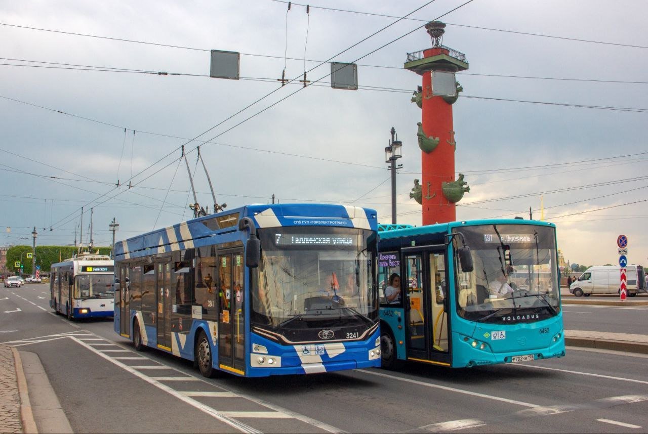 В Петербурге могут в 3 раза увеличить штрафы за безбилетный проезд в транспорте  Власти Санкт-Петербурга намерены увеличить размер штрафов за неоплату проезда в городском общественном транспорте с 500 до 1500 руб. Соответствующей проект постановления поступил на антикоррупционную экспертизу.   До 1500 руб. могут вырасти штрафы за перевозку в общественном транспорте детей без оплаты проезда.   Проектом предусмотрено увеличение взысканий за пользование общественным транспортом без документов о праве на льготный и бесплатный проезд или перевозку детей без подобных документов. Размер штрафа за это составит 1000 руб.   : Комитет по транспорту Санкт-Петербурга    Подпишитесь на «Ведомости Северо-Запад»