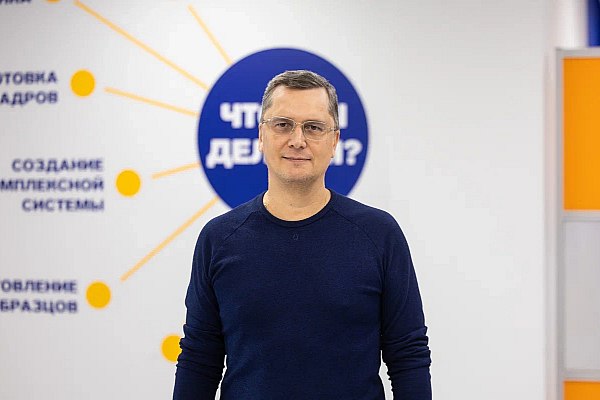 В МАИ создали цифровую платформу для автоматического контроля и анализа состояния парка БПЛА  В Московском авиационном институте разработали не имеющую аналогов на отечественном рынке цифровую платформу, предназначенную для автоматизированного сбора, обработки и анализа эксплуатационных данных авиационной техники, в том числе беспилотной. Она позволит повысить безопасность, эффективность и экономичность использования воздушных судов. Помимо этого, платформу можно адаптировать и к другой технике. Об этом сообщает AVIA.RU.  Работу над проектом ведет коллектив специалистов Центра «Беспилотные авиационные системы» и лаборатории № 5 «Цифровые и беспилотные системы для сельского хозяйства» Передовой инженерной школы МАИ. Кроме того, в разработке применены программные решения и алгоритмы, созданные в других IT-подразделениях университета.  aviaru.net/n283187