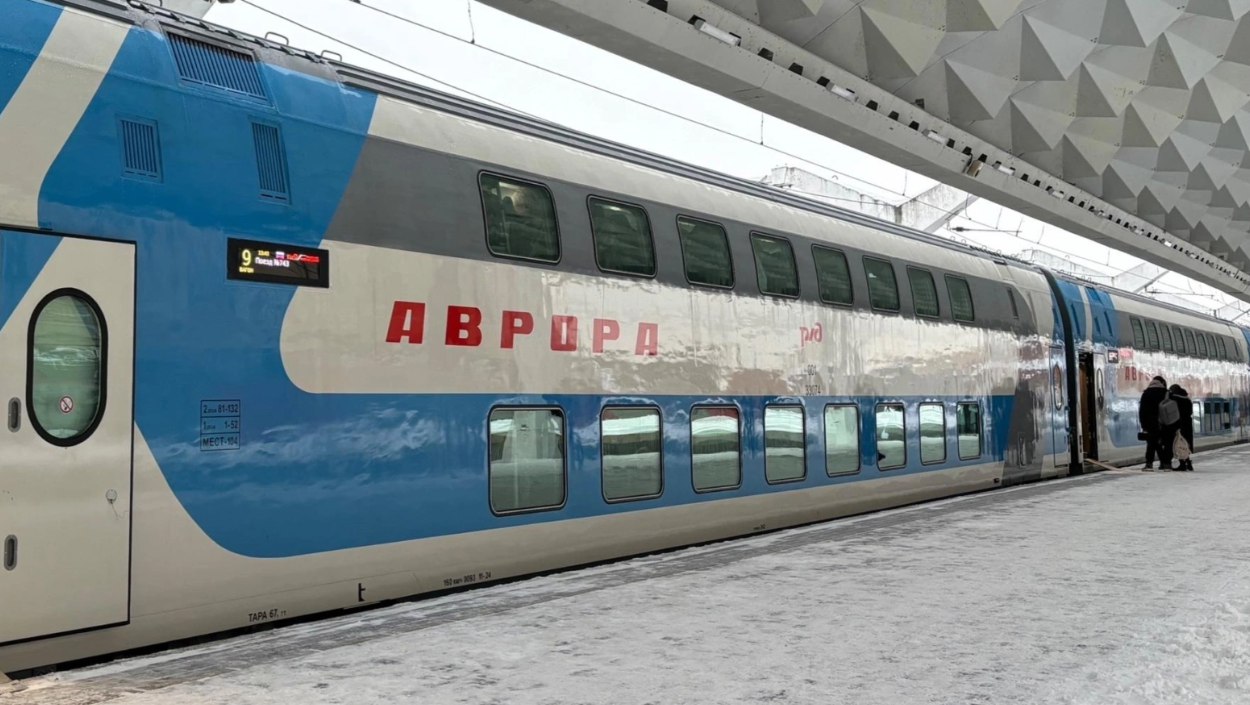 Скоростной поезд «Аврора» попадет в Книгу рекордов России Он отправится сегодня из столицы в Петербург с 18 вагонами в составе, в которых разместятся 1504 пассажира. Больше интересного в приложении "Колпино Сити" AppStore: GooglePlay: