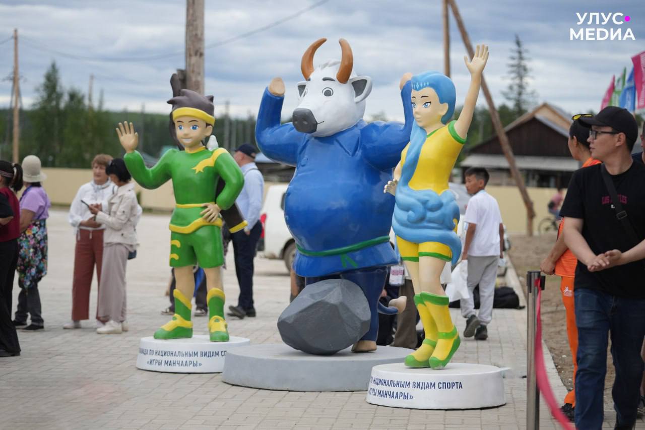 Новый стадион «Дьулуруйар Ньургун Боотур» открыли в Ытык-Кюеле Стадион, названный в честь якутского эпоса Олонхо «Дьулуруйар Ньургун Боотур», торжественно открыли в Ытык-Кюеле. Жителей и гостей Таттинского района поздравил глава республики Айсен Николаев. Новый стадион состоит из двух зон. В основной зоне расположены футбольное поле, беговые дорожки, сектора для прыжков, стационарные 1000 мест и мобильные 2000 мест трибуны. ℹ Вспомогательная зона оснащена складом, пожарными резервуарами, системами сбора ливневых вод, туалетами и парковками.