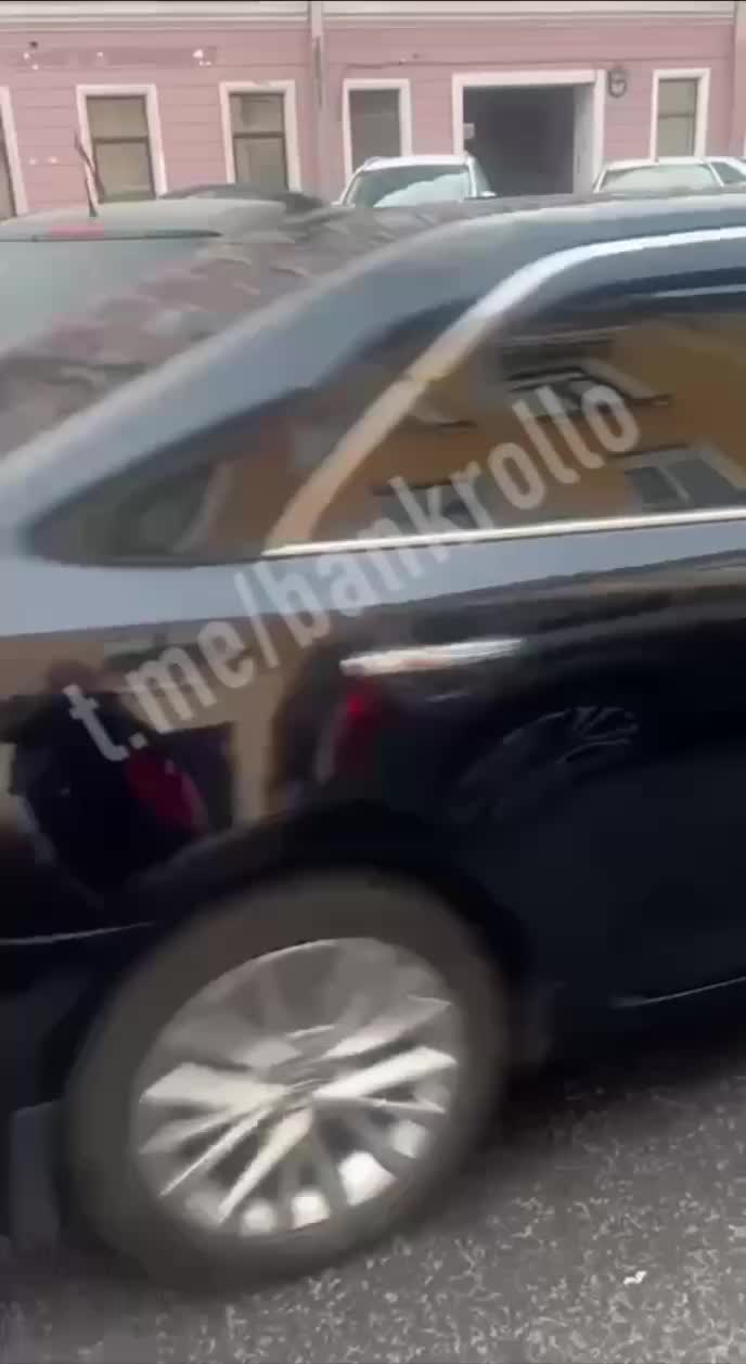 Петербуржцы реагируют на повышение цен на парковку