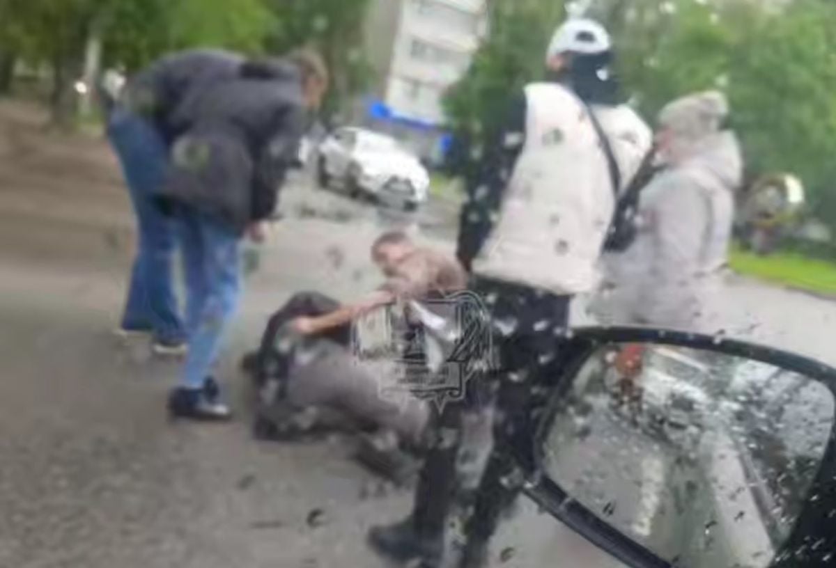 Автобус сбил мужчину на улице Генерала Лизюкова По предварительной информации, автобус сбил мужчину на улице Генерала Лизюкова. На данный момент о состоянии пострадавшего ничего неизвестно. ↗ Прислать новость Подписаться