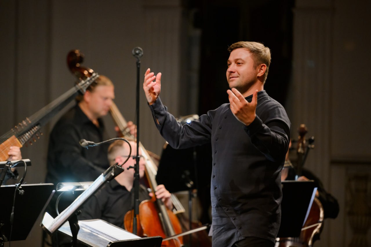 19 декабря Пермская опера отметит свое 155 летие гала концертом В этот день на одной сцене соберутся почти все солисты Пермской оперы чтобы представить широчайшую музыкальную палитру а вместе с ней разные поколения творческие судьбы и сценические истории связанные с пермской сценой В программе прозвучат произведения Глинки Чайковского Прокофьева Моцарта Верди Вагнера и других композиторов Но главным в этот вечер станут не названия и эпохи а живые голоса узнаваемые интонации и радость общей встречи театра и его зрителей Всех участников концерта и программу можно посмотреть на сайте Купить билеты clck ru 3QruSb Фото Андрей Чунтомов