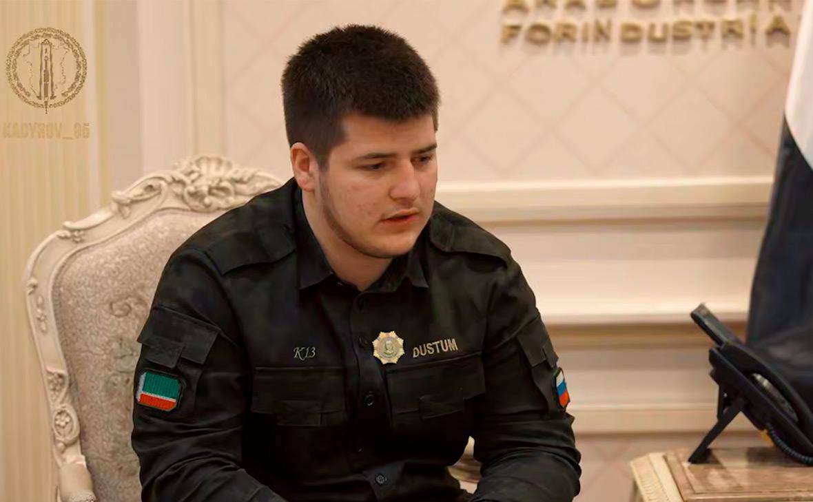 Сына главы Чечни Рамзана Кадырова, 17-летнего Адама Кадырова, назначили куратором по оказанию гуманитарной помощи жителям Газы от республики, сообщил департамент по взаимодействию с религиозными и общественными организациями республики. Соответствующее решение было принято на встрече по координации помощи жителям Палестины.