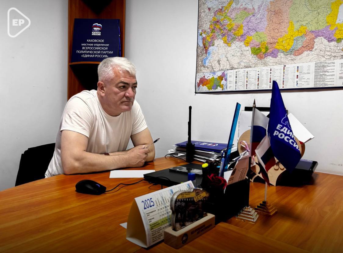 Прием граждан по коммунальным вопросам провела «Единая Россия» в Каховском местном отделении. Очный прием провели первый заместитель секретаря Херсонского регионального отделения партии, заместитель председателя Херсонской областной Думы Павел Тропкин, руководитель регионального исполнительного комитета «Единой России» Ольга Лукович. Поступило 4 обращения, в том числе коллективное. «Основная проблема сейчас у граждан связана с работой управляющей компании, с обслуживанием систем ЖКХ, с ресурсоснабжающими компаниями. Люди не понимают - за что платить, как платить, где платить. Я думаю, что мы в ближайшее время систематизируем эти обращения, встретимся с представителями заинтересованных министерств и ведомств и расширенно дадим ответы на все обращения граждан», - сказал Павел Тропкин. На приёме также обсудили вопрос перевода в российское правовое поле кооперативной формы собственности, расчета квитанций ЖКХ и содержания многоквартирных домов. Главной проблемой остаётся недостаточное информирование населения. #ЕР84 #ЕдинаяРоссия #ПриемГраждан