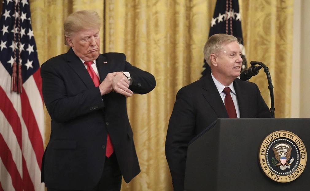 Сенатор Грэм озвучил позицию Трампа по новым санкциям против России Трамп изменил свою позицию по санкциям и призвал продвинуть билль о новых мерах: они подразумевают пошлины 500% на поступающую в США продукцию тех стран, что покупают нефть и не только у России, рассказал Грэм РБК-УФА