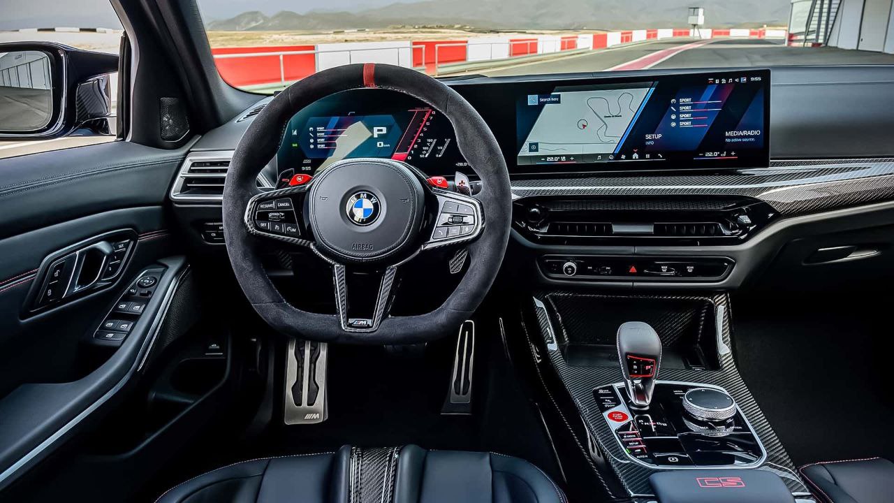 BMW представила новый универсал — M3 CS Touring.  Он оснащен 550-сильным 3-литровым турбомотором, который в сочетании с 8-ступенчатым автоматом и полным приводом разгоняет автомобиль до 100 км/ч всего за 3,5 секунды. Максимальная скорость достигает 300 км/ч.  Благодаря использованию карбоновых деталей вес удалось снизить до 1850 кг. Стартовая цена составляет 152 000 евро  15,5 млн рублей .    Innovation Station   Новости IT