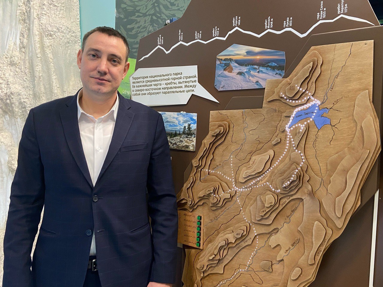 На должность директора челябинского национального парка Зюраткуль назначен Александр Решетов Приказ об этом подписал глава Минприроды России Александр Козлов Александр Решетов имеет серьезный опыт государственной и общественной работы в Челябинской области включая руководство проектами в сфере туризма и охраны окружающей среды Новый директор является выпускником Уральской государственной юридической академии и прошел повышение квалификации в РАНХиГС Его назначение связано с необходимостью усиления управления особо охраняемой природной территорией и дальнейшего развития экологического туризма на Южном Урале сообщили в нацпарке eanews ru Подписаться Прислать новость novosti chelyab bot