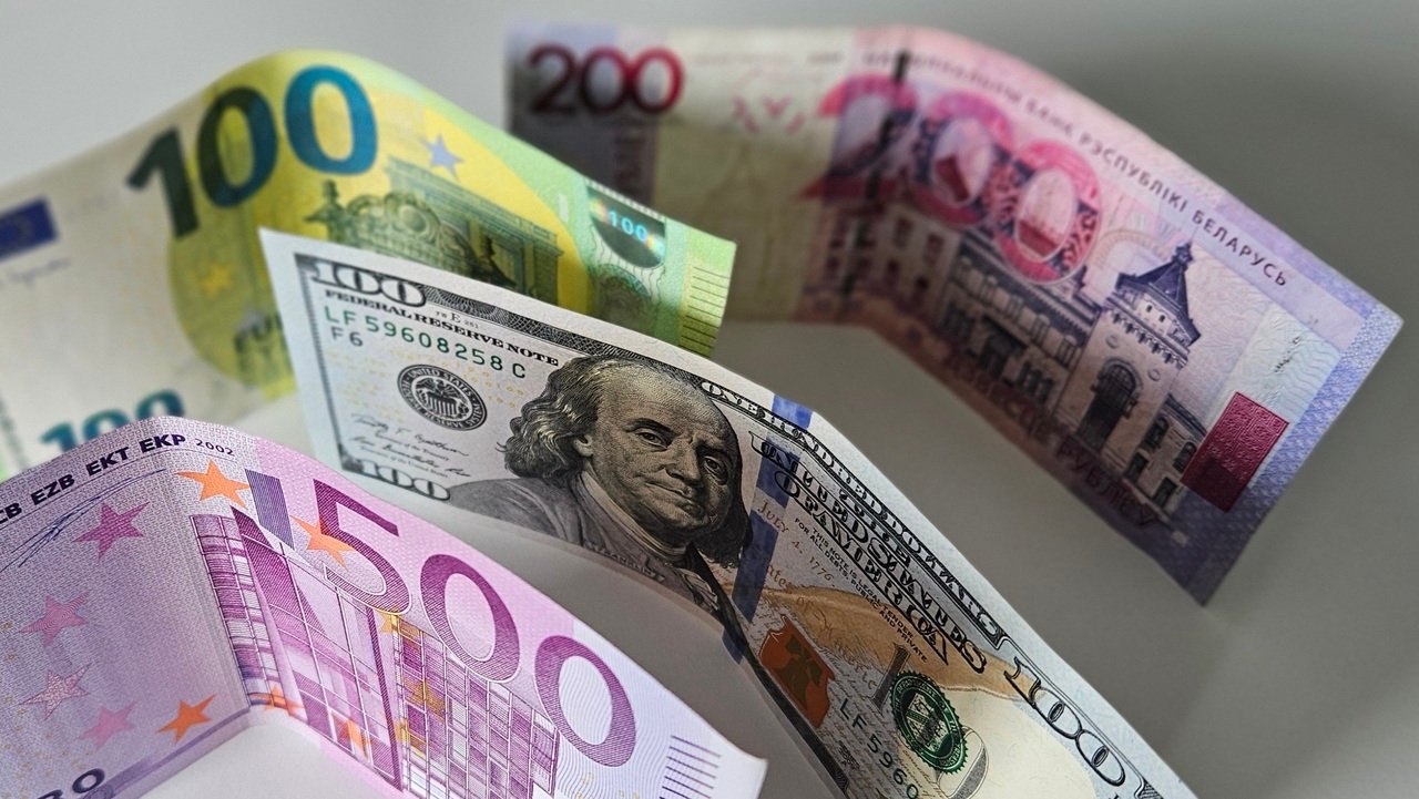 Минфин Беларуси завершил выплаты по евробондам в августе сколько получили инвесторы Минфин Беларуси выплатил купон по евробондам двух выпусков Belarus 2026 и Belarus 2031 Подробности здесь myfin news