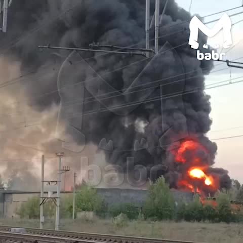 Два крупных пожара в Иркутской области: МЧС России активно тушит огонь